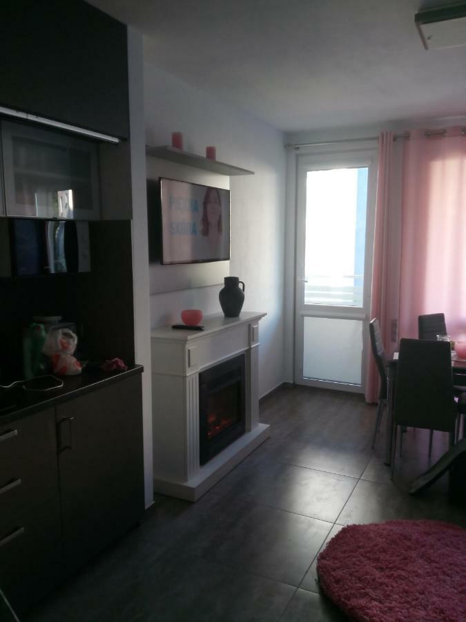 Apartament Slavia Rosa เมียนซิดดรอแย ภายนอก รูปภาพ